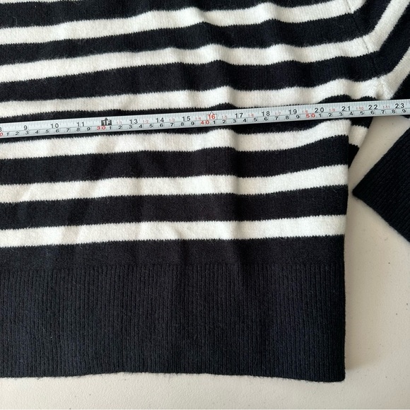 NWT J Crew Chunky crewneck sweater in Supersoft yarn - Picture 6 of 9